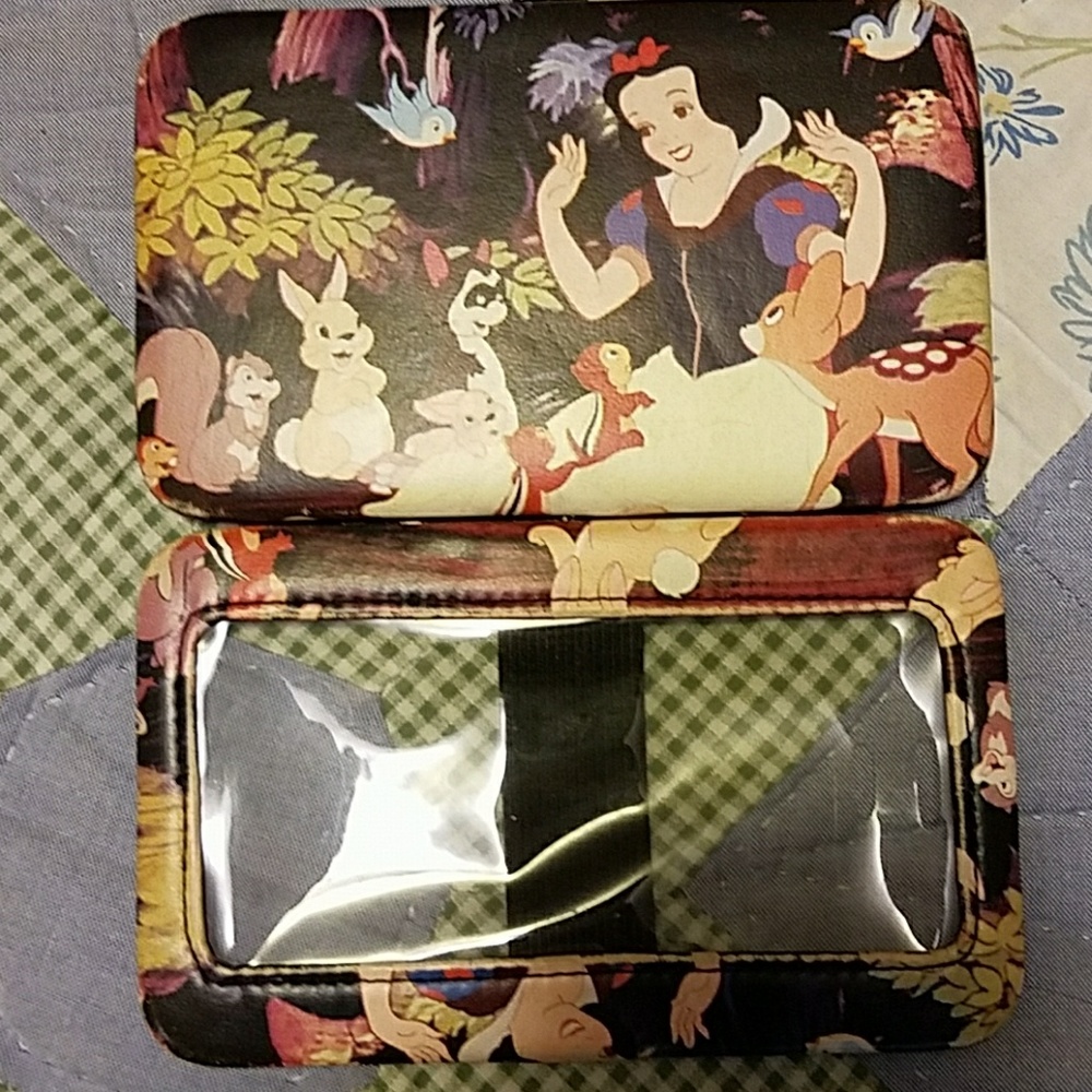 Hot Topic snow white wallet